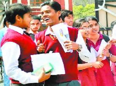Four candidate on on a seat, administrator removed